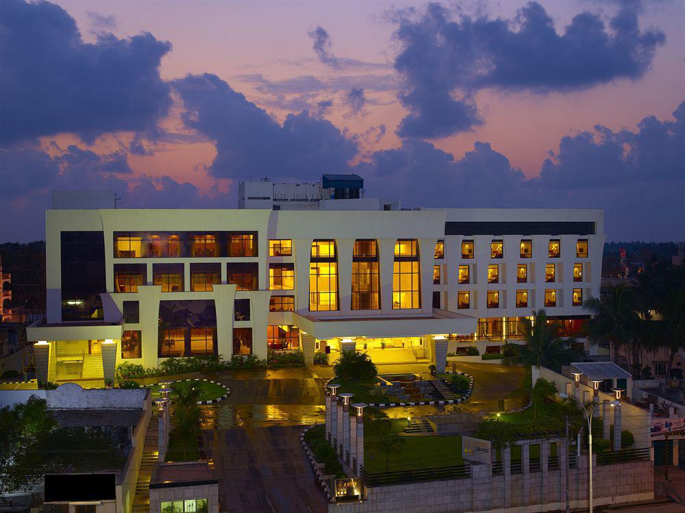 The Sunway Manor Hotell Pondicherry Eksteriør bilde